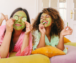 Waarom self-care en een positieve mindset essentieel zijn voor tienermeiden (en hoe jij kunt helpen!)